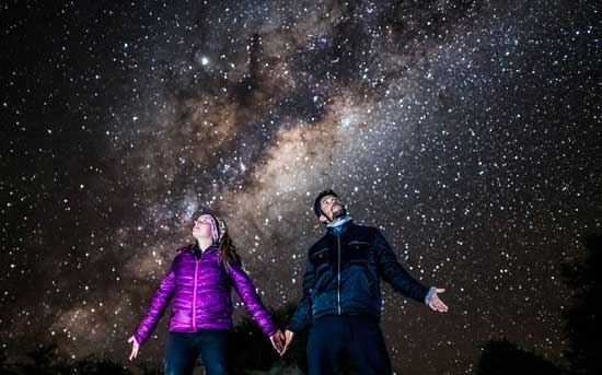 Couple stargazing in Chile La Serena