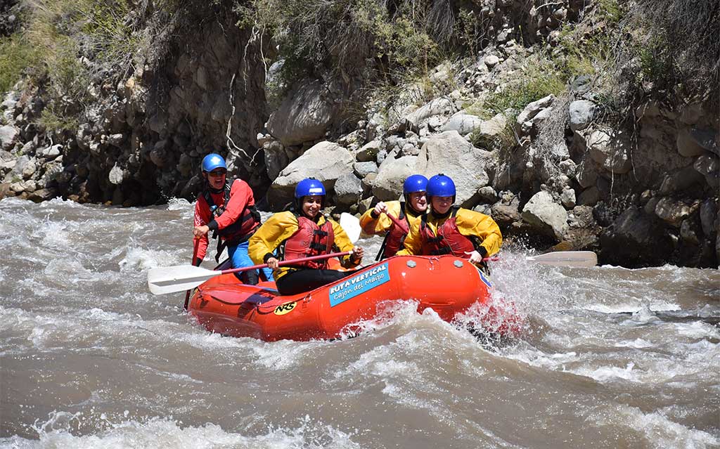 A beautiful day whitewater rafting on the Maipo River