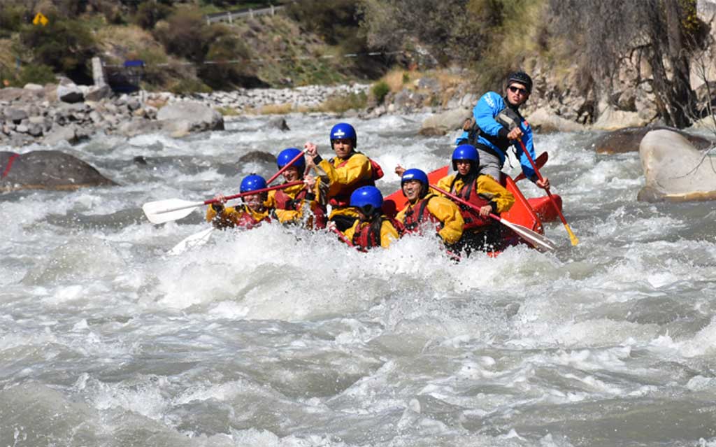 Amazing day rafting in the Maipo River