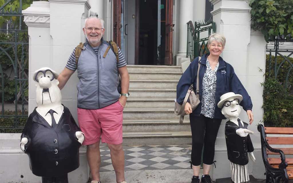 Guests in front of Lukas Museum on Paseo Gervasoni