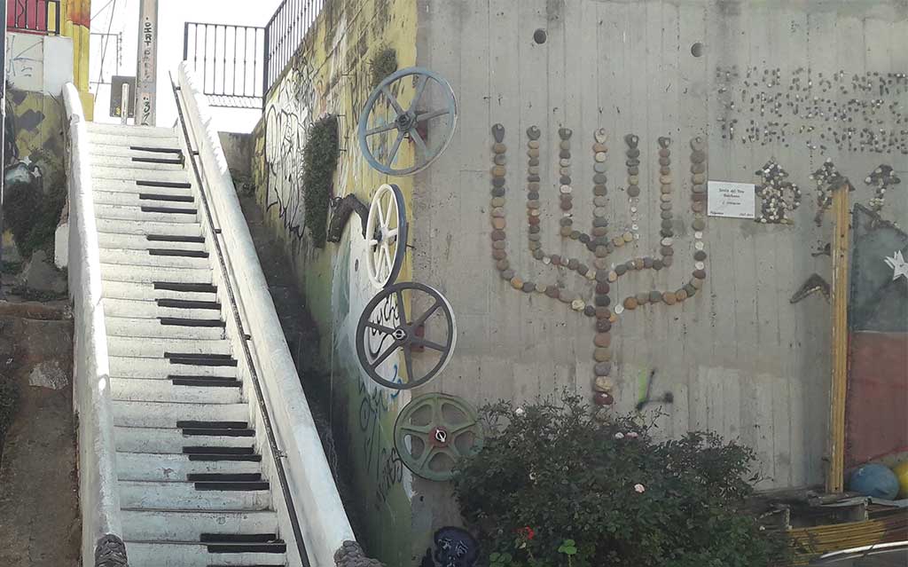 Piano steps in Valparaiso