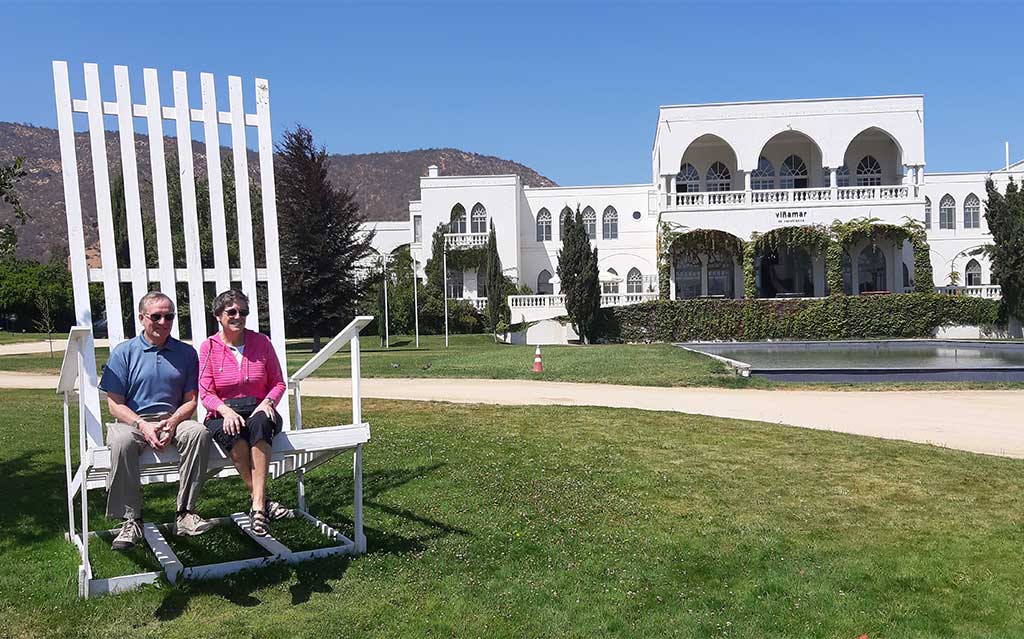 Guests on large chair in front of Viñamar